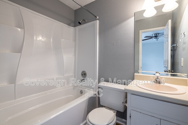 Building Photo - 582 Downing St