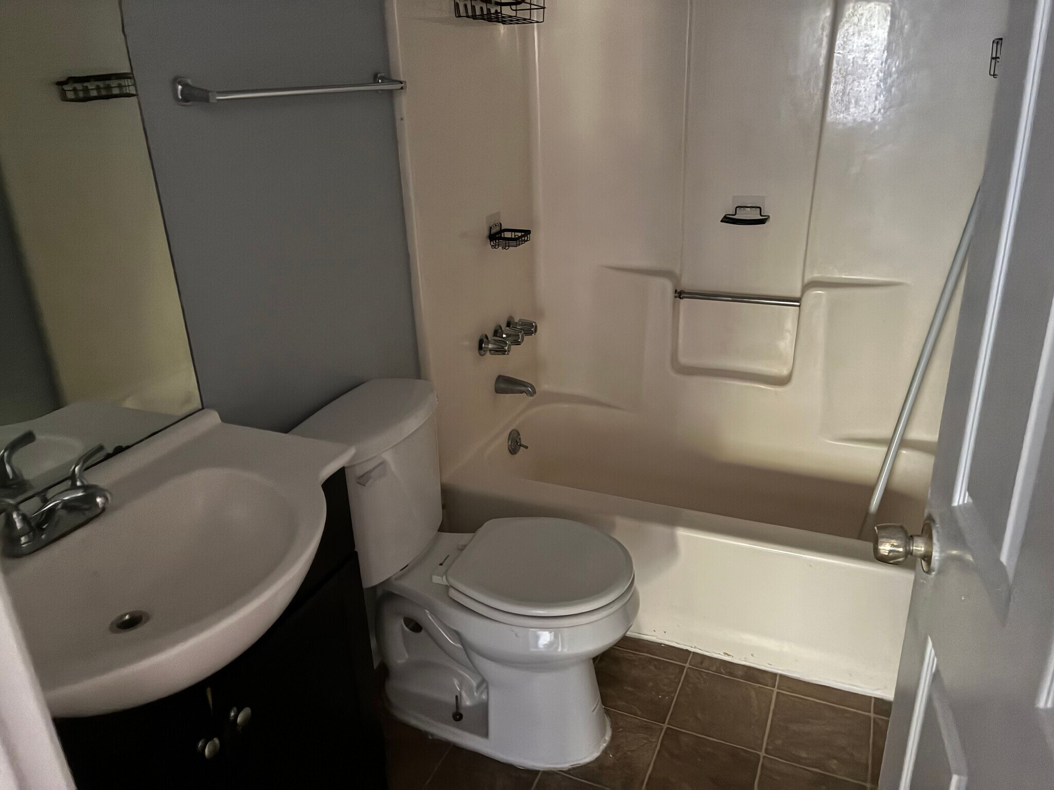 Building Photo - Room in House on Feather Dr