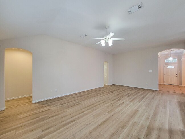 Building Photo - Stunning 3-Bedroom Dream Home in a Quiet Cul-de-Sac!