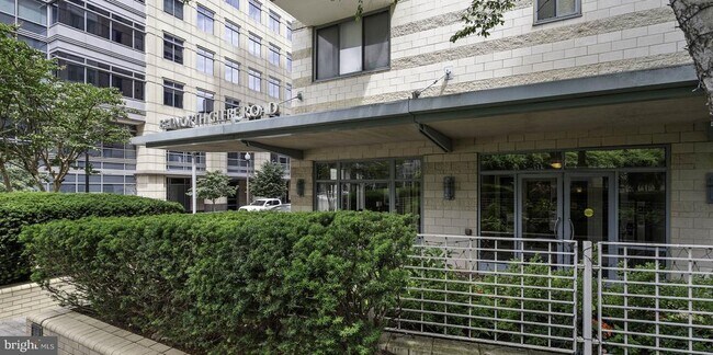 Building Photo - 851 N Glebe Rd