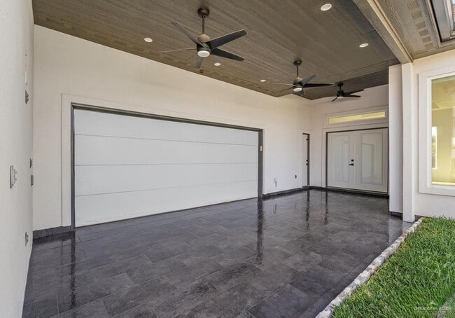 Building Photo - 16 Hana Dr