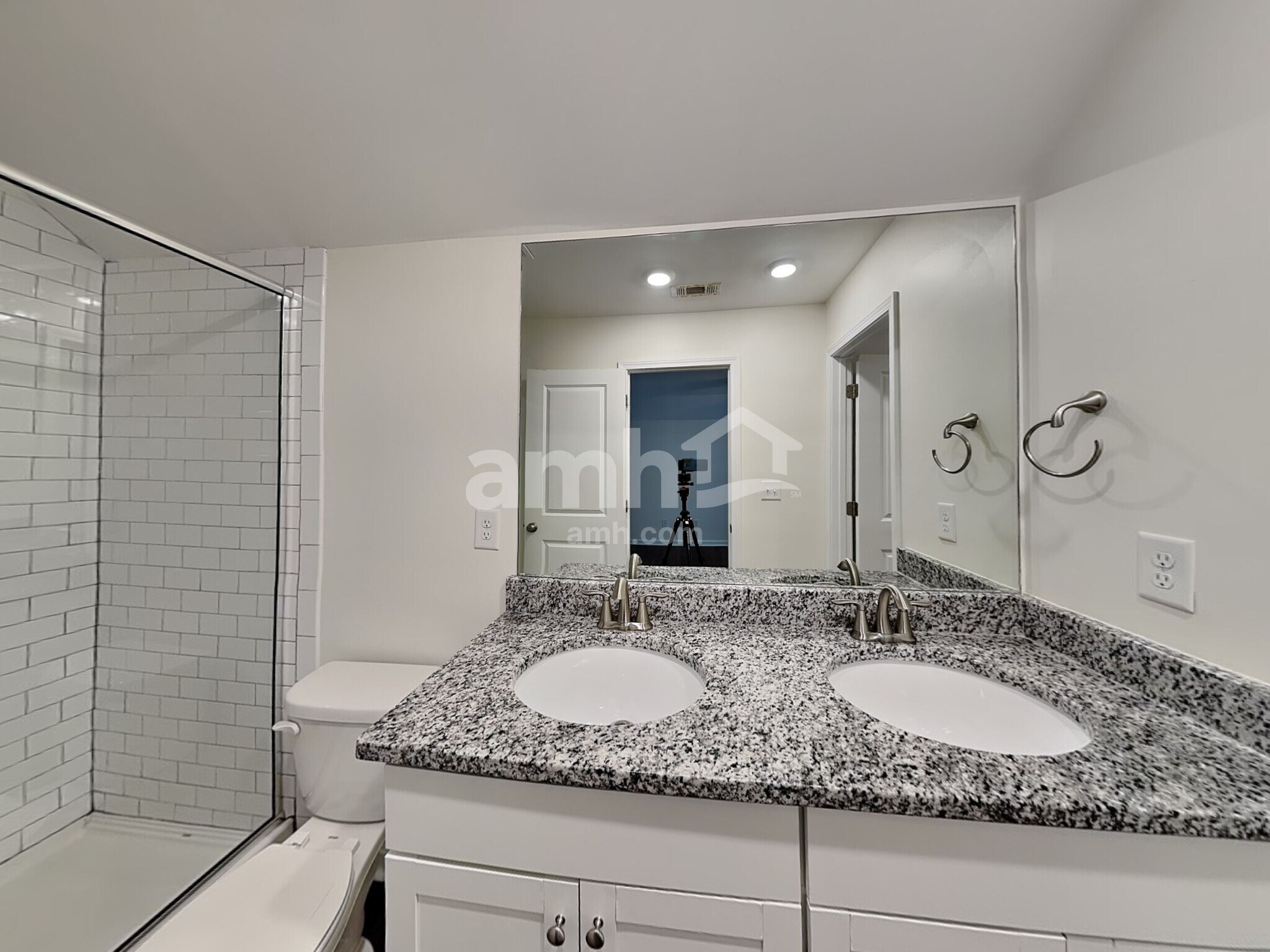 Building Photo - 168 Landsdown Xing