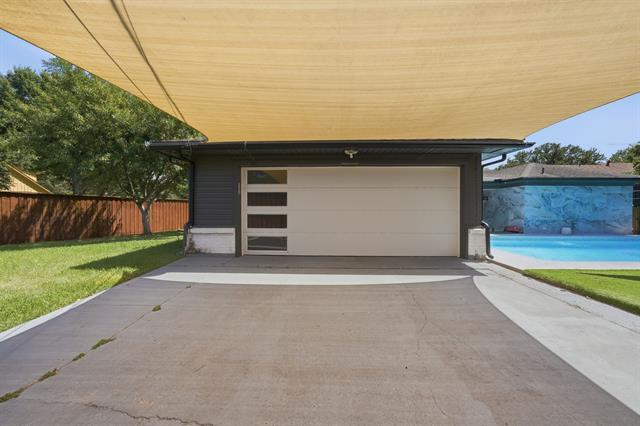 Building Photo - 7765 El Pensador Dr