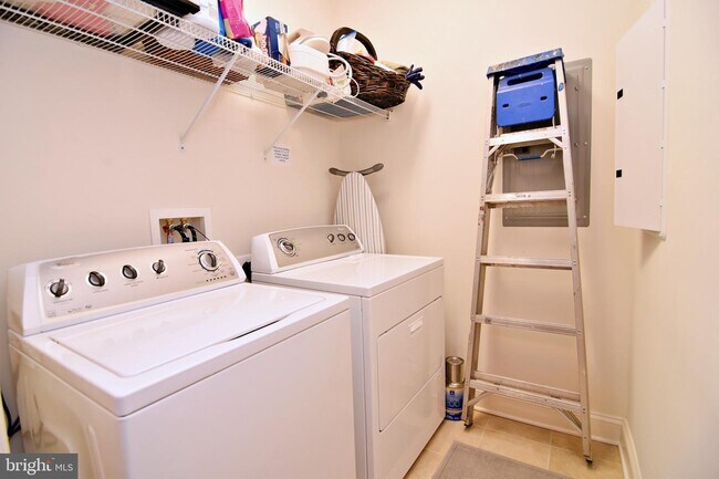 Primary Photo - 9200 Charleston Dr