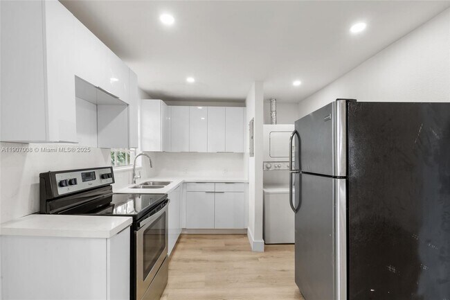 Building Photo - 2385 SW 17th St