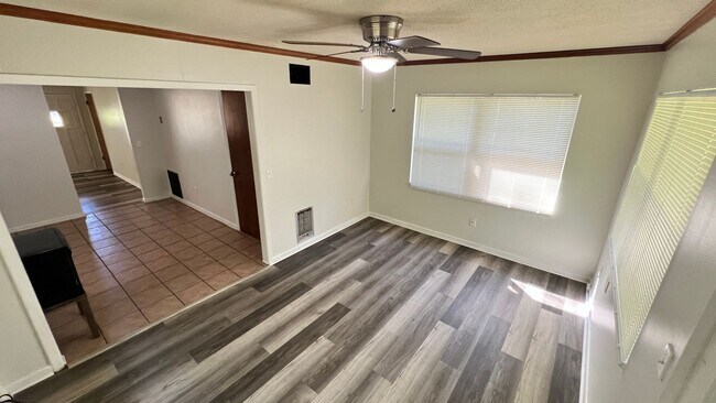 Building Photo - Beautiful 3 Bedroom, 1.5 Bathroom Home in Deland!!