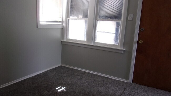 Building Photo - 50 W 108th St