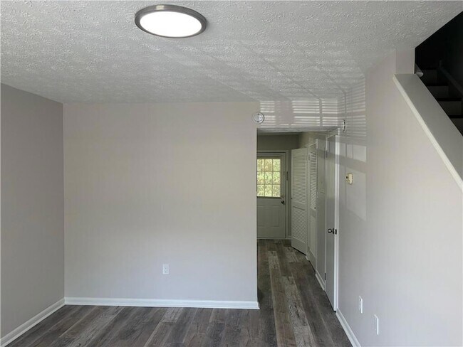 Building Photo - 4 Eastview Cir