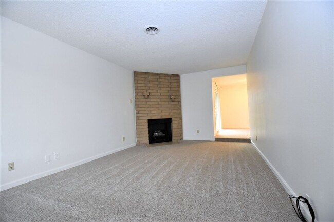 Building Photo - 3846-3846 Westporter Dr