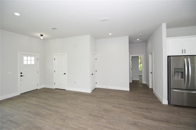 Building Photo - 8 Wheeling Ln