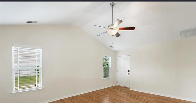 Building Photo - 21 Millwood Lake Dr