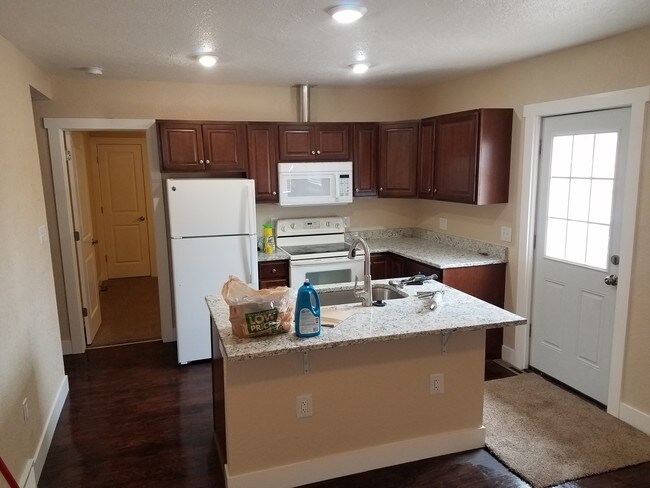 Building Photo - 32 N 9th Ave