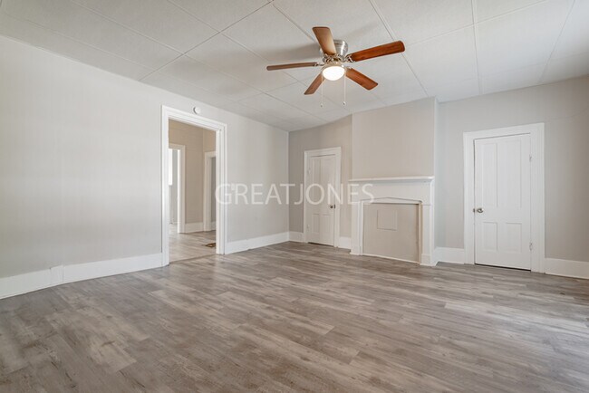 Building Photo - 218 N Lee St