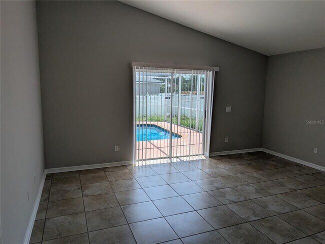 Building Photo - 913 Stallion Way