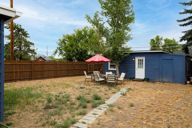 Building Photo - 415 SW Black Butte Blvd