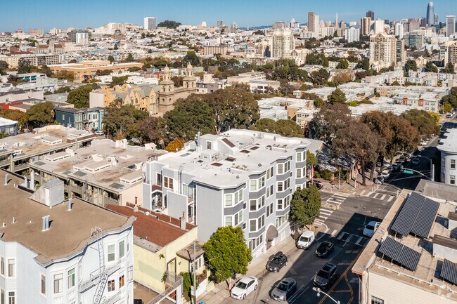 Proximity to Downtown - 1800 Turk St