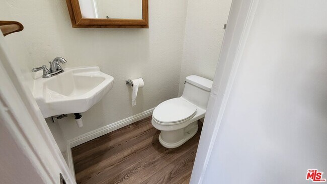 Building Photo - 4732 Elmwood Ave