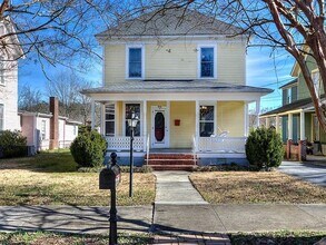 Building Photo - 3 Bedrooms, 2 Bathrooms - Home close to Downtown Rome!