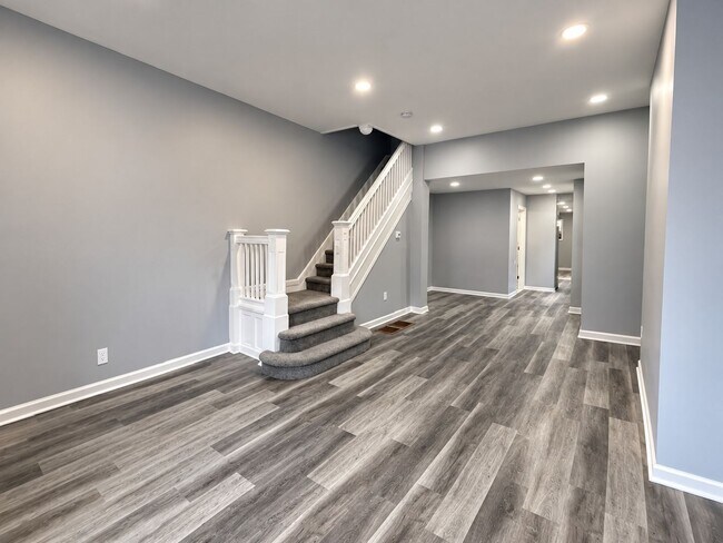 Building Photo - 2739 W Montgomery Ave