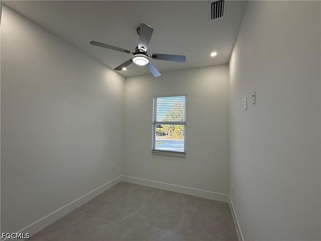 Building Photo - 207 W 15th St