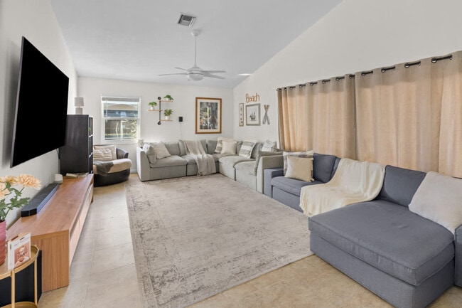 Building Photo - 7071 SW 20th St