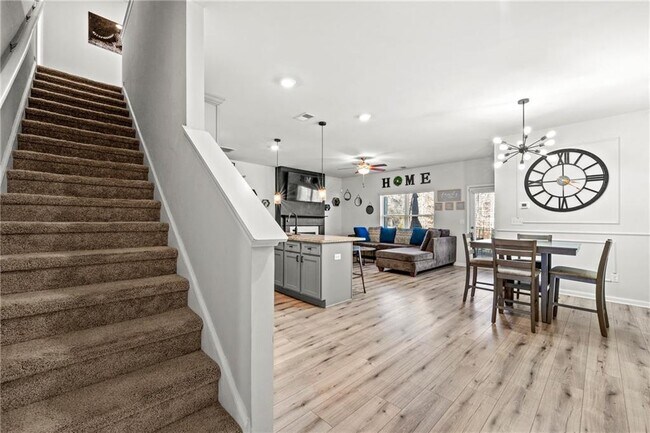 Building Photo - 7492 Knoll Hollow Rd