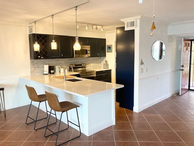 Building Photo - Casa Rio Waterfront Condominium