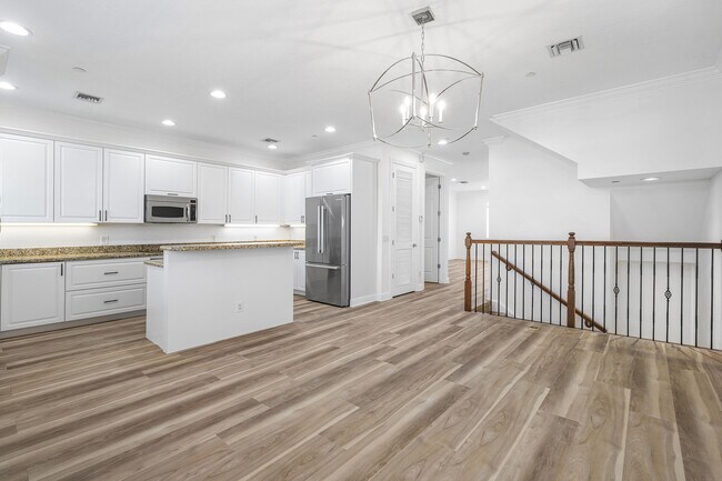 Building Photo - 824 Virginia Gardens Dr