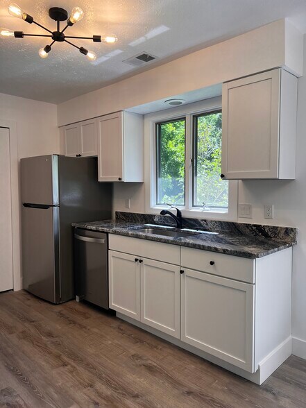 Building Photo - 7548 Anderson Ave NE