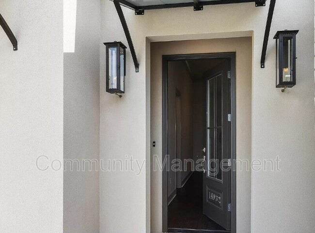 Building Photo - 14032 Eastover Ave