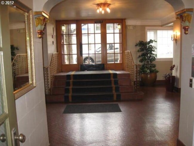 Building Photo - 20 NW 16th Ave