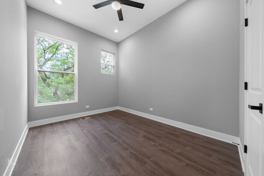 Building Photo - 700 S Loomis St