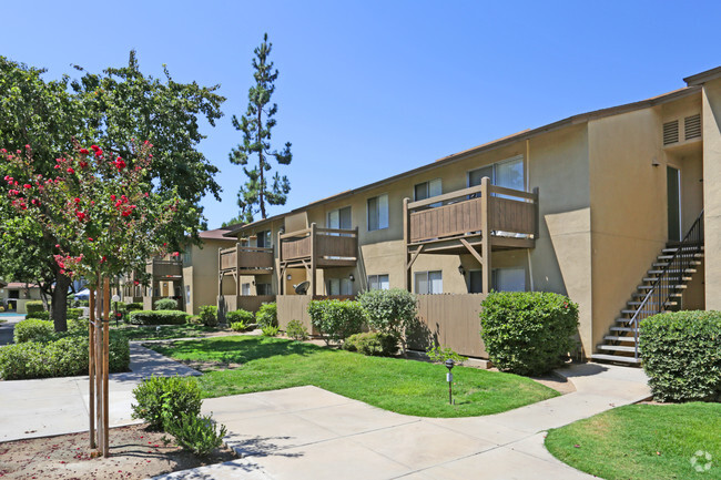 Briarwood Apartments - 275 W Alamos Ave Clovis CA 93612 | Apartment Finder