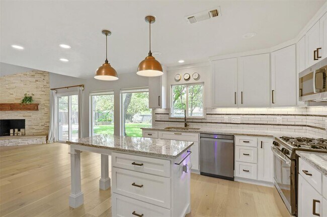 Building Photo - 1602 Thornridge Rd