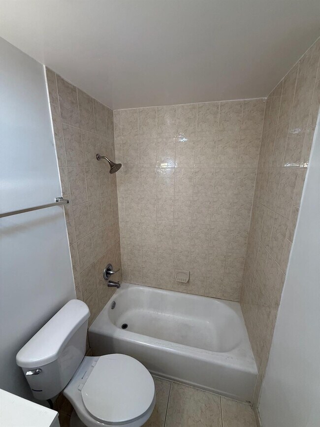 Building Photo - 3003 NW 5th Terrace