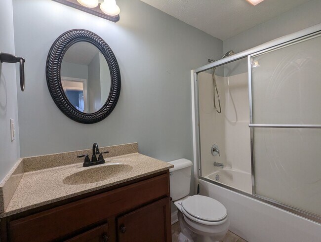 Building Photo - 3 Bedroom Home in Radcliff Near Ft. Knox!