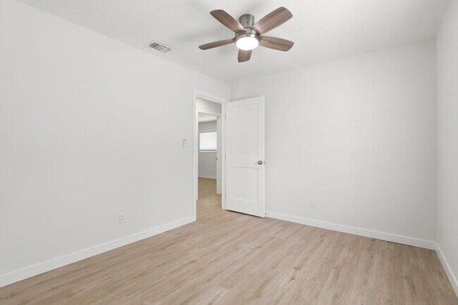 Building Photo - Updated 3-Bedroom Duplex with Modern Finishes in Oviedo