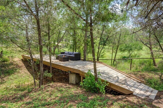 Building Photo - 719 Birch Ln