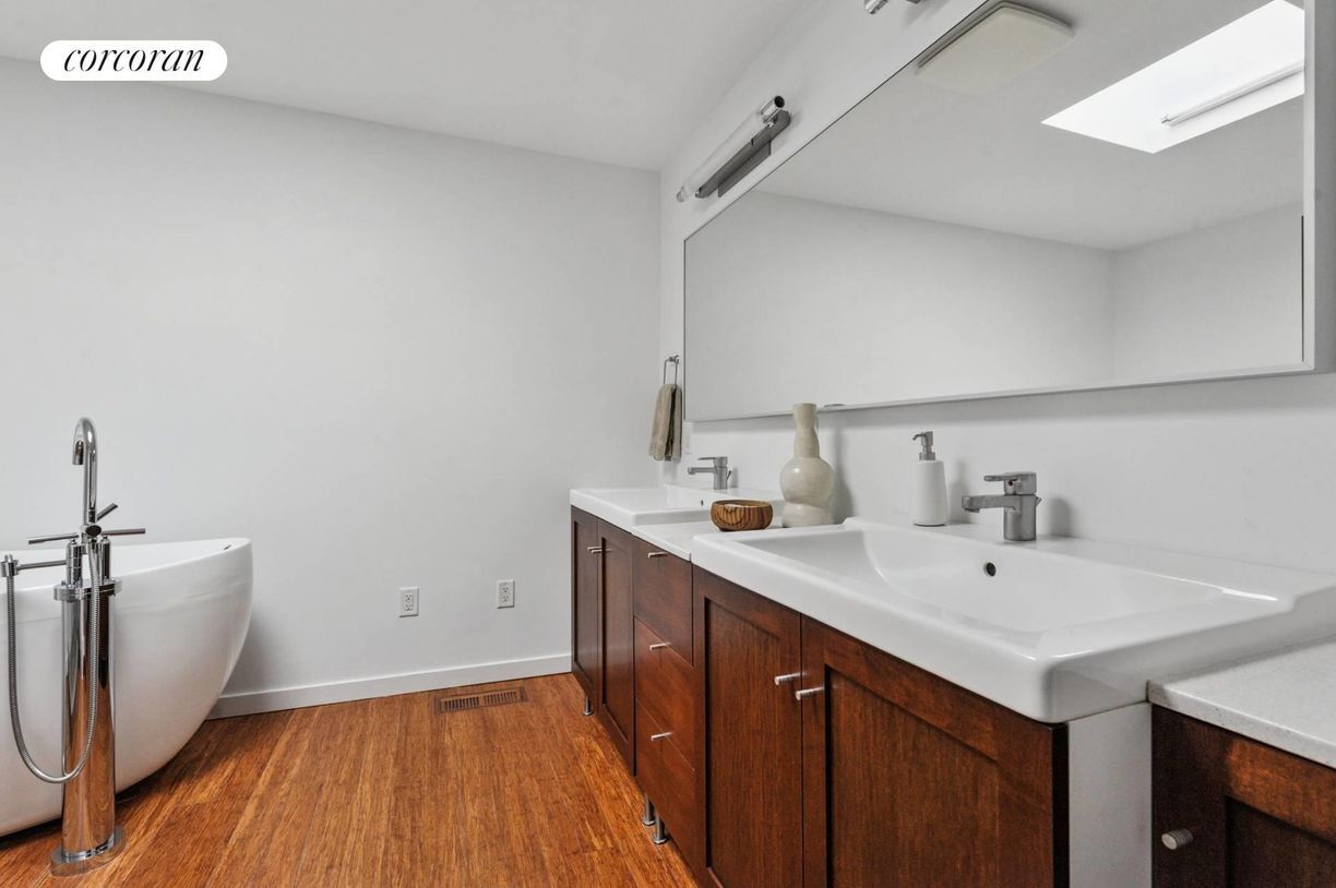 Building Photo - 22 Whitney Rd