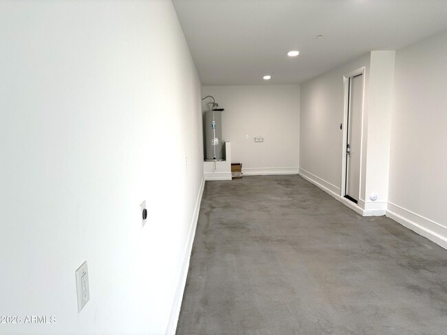 Building Photo - 1011 E Pasadena Ave