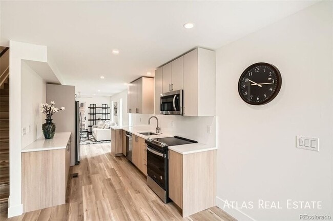 Building Photo - 115 W 2nd Ave