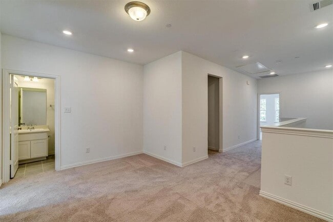Building Photo - 9935 Schramm St