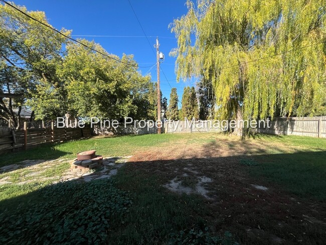 Building Photo - 611 Starlite Ave