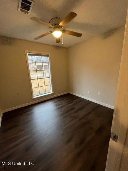 Building Photo - 35 Lance Dr