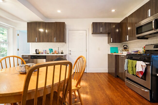 Building Photo - 25 Marney St