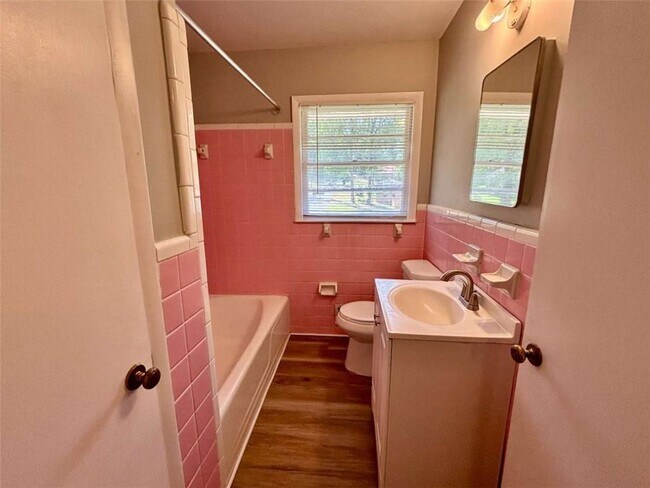 Building Photo - 2612 Dawn Dr