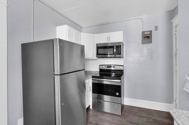 Building Photo - 2803 Main St