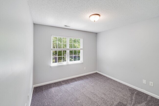 Building Photo - Beautiful 3BR/2.5BA Near Rivergate & Charl...