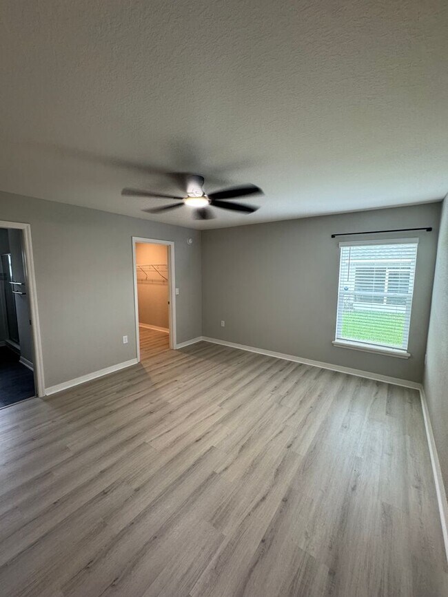 Building Photo - Charming Winter Haven Rental!