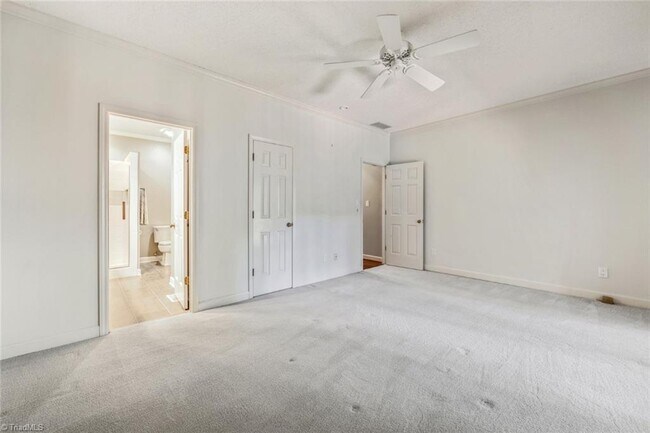 Building Photo - 1822 Oakcrest Ct